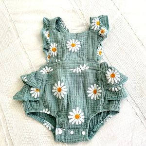 NWOT Daisy Jumper